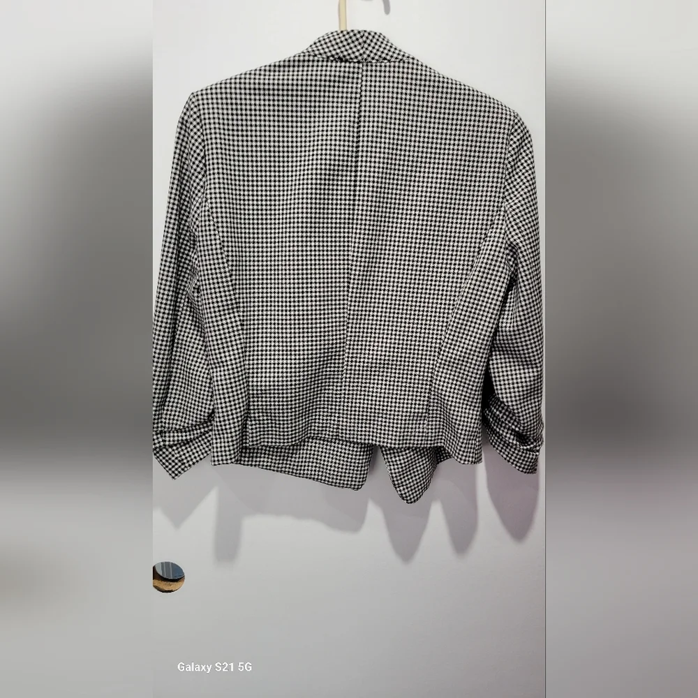 Blazer - Picture 3 of 3